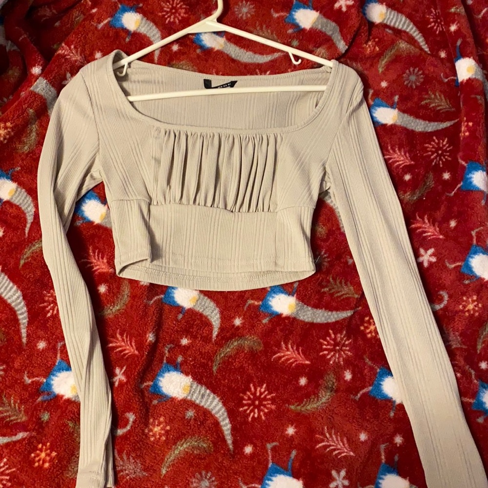 Tan , cropped long sleeve - Picture 1 of 1